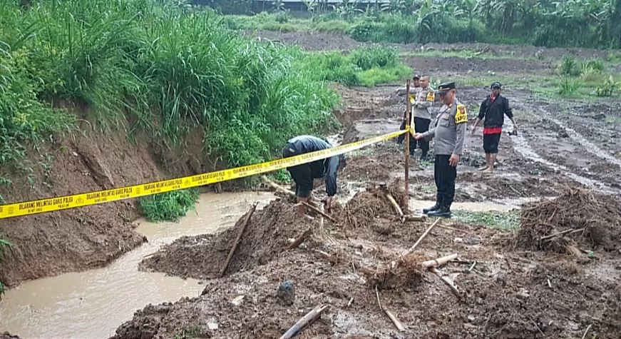 TKP 3 Bocah tewas tenggelam di Nyalindung Sukabumi dipasangi Police Line (TatarMedia.ID - M Afnan )