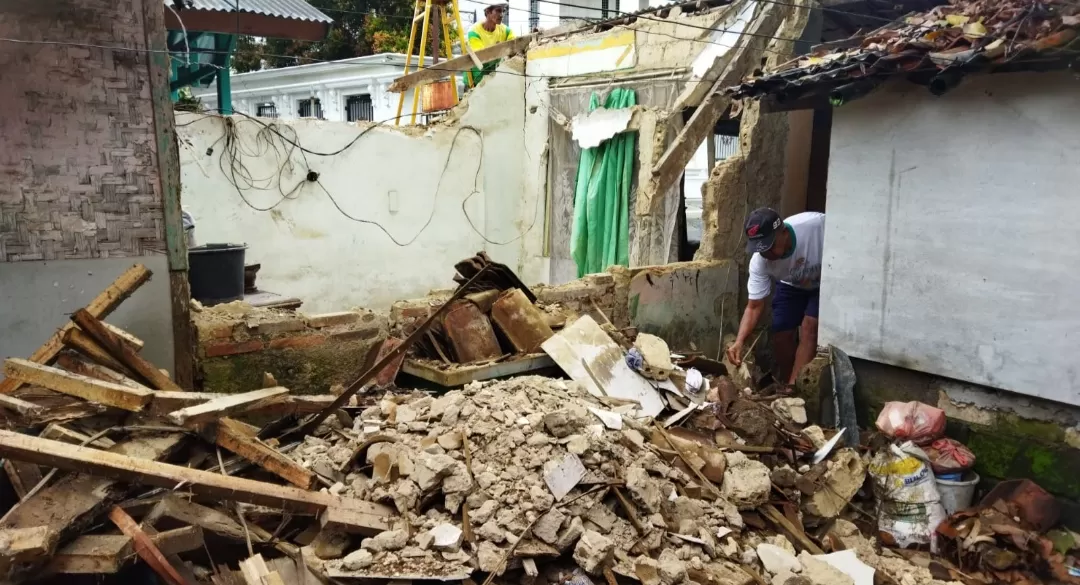 Rumah ambruk di Cibadak Sukabumi  (TatarMedia.ID - Isep Panji)