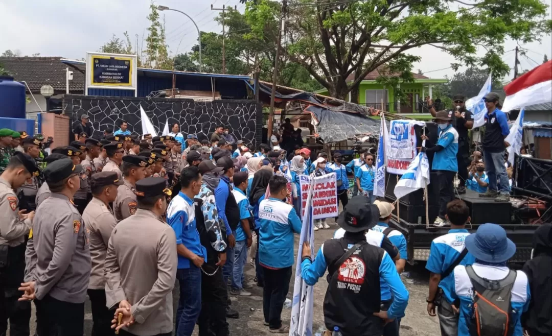 Foto Ilustrasi: 65 Pengaduan ke Disnakertrans Kabupaten Sukabumi du tahun 2023 Paling Banyak Kasus PHK (TatarMedia.ID - Rapik Utama )