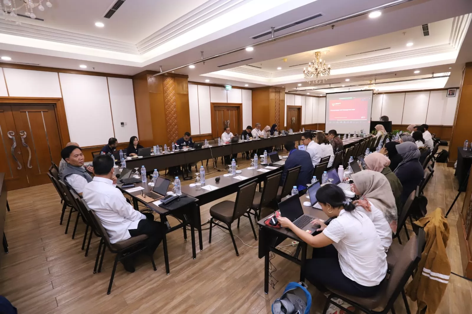 Suasana rapat penyusunan Rancangan Peraturan Pemerintah (RPP) tentang Manajemen Aparatur Sipil Negara (ASN), di Jakarta, Selasa (23/01). (Kementerian PAN RB)