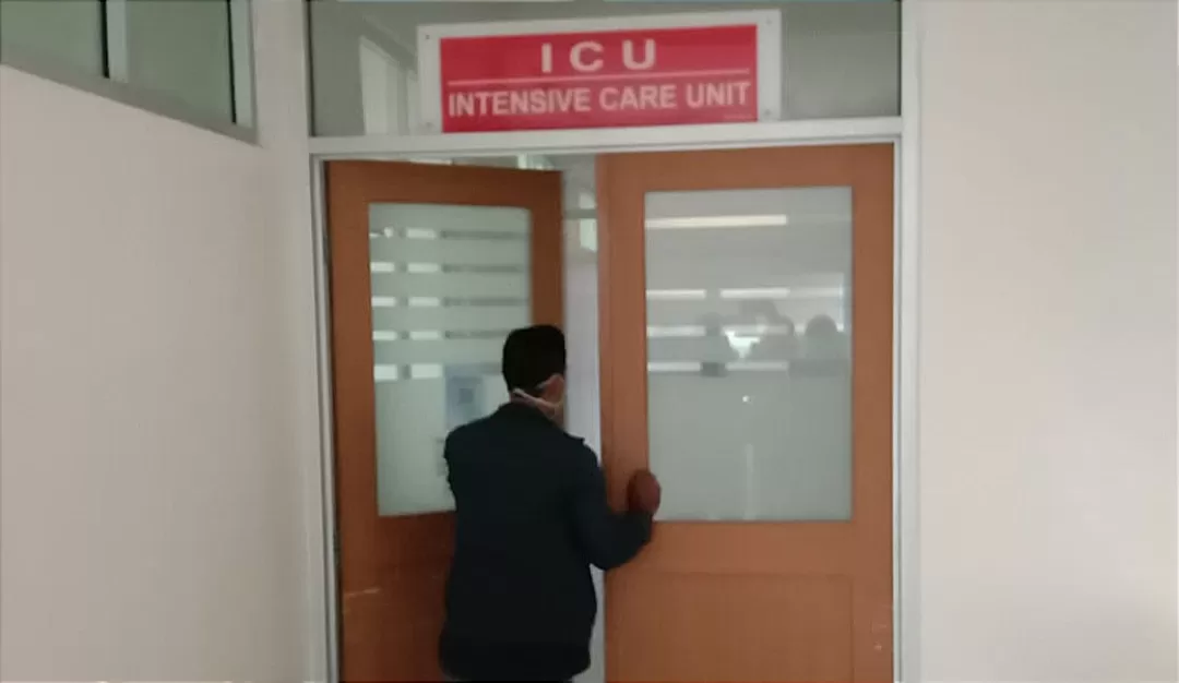 Korban pembacokan Ajun Junaedi warga Ciambar Sukabumi saat ini masih dinyatakan kritis pihak medis RSUD Sekarwangi, Cibadak. (TatarMedia.ID - Isep Panji)