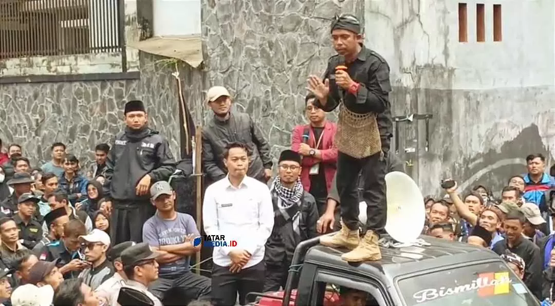 Tanggapan atas demo Guru Honorer yang meminta diangkat sebagai PPPK oleh Pemerintah Kabupaten Sukabumi  (TatarMedia.ID - Rapik Utama)