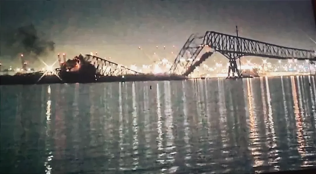 Jembatan Key di Baltimore Amerika Ambruk Ditabrak Kapal Kargo (Tangkapan Layar)