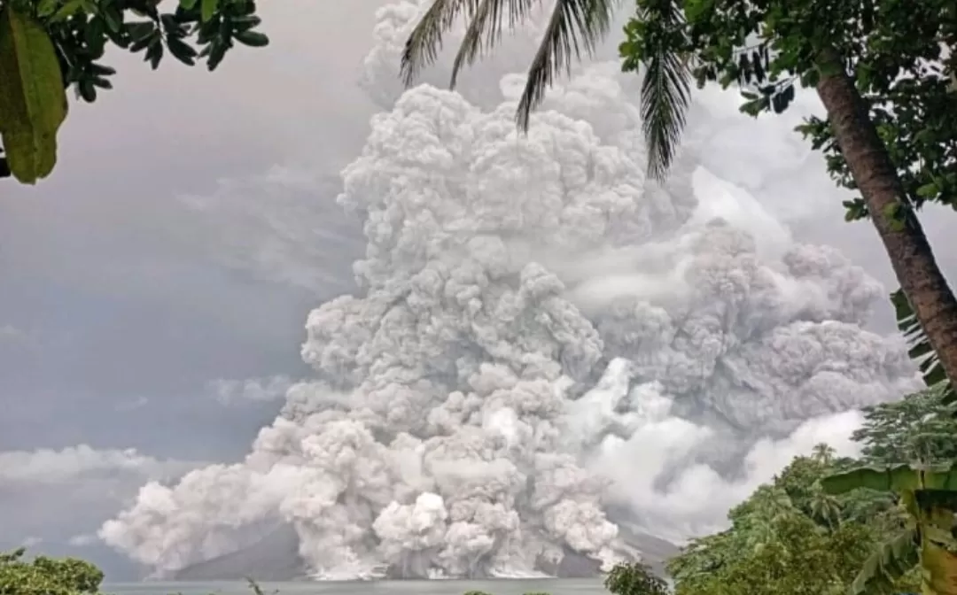 Bandara Sam Ratulangi Ditutup Dampak Erupsi Gunung Ruang (Dok : PVMBG )