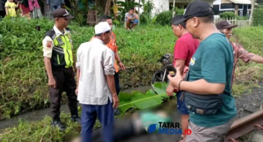 Korban tertabrak kereta api Siliwangi di Kampung Babakan Sirna, RT 03/ RW 04, Desa Kebonpedes, Kecamatan Kebonpedes, Kabupaten Sukabumi (TatarMedia.ID - Rapik Utama)
