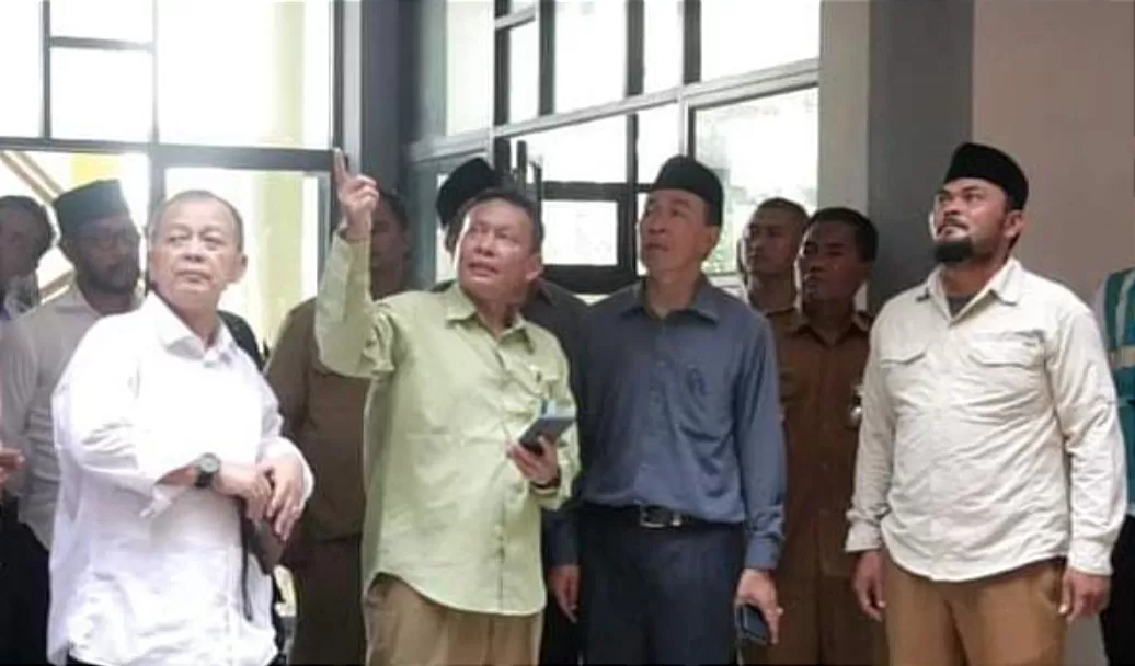 Sekda Ade Suryaman tinjau kesiapan dan persiapan pemberangkatan jemaah Haji Kabupaten Sukabumi 2024 (TatarMedia.ID - Rapik Utama)