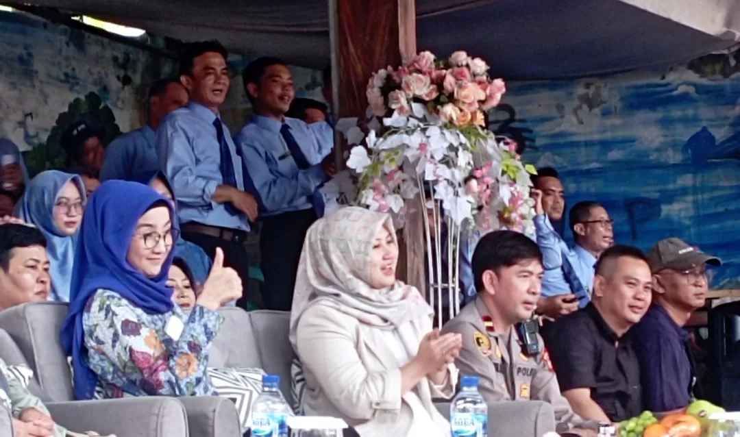 Program Indonesia Pintar dari Saung Aspirasi Desy Ratnasari bagi Yayasan Mutiara Palabuhanratu Sukabumi  (TatarMedia.ID - Rudi Imelda)