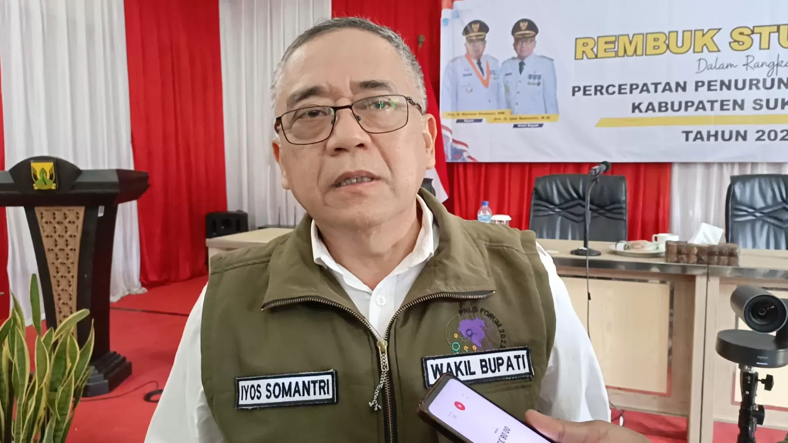 Wakil Bupati Sukabumi Iyos Somantri komentari kasus kematian 3 pemuda setelah minum alkohol oplosan  (Rapik Utama)