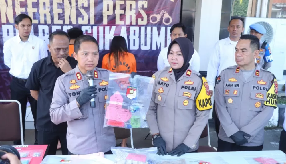 Konferensi Pers ungkap kasus pembunuhan berencana di Sukabumi, korban IRT asal Cianjur pelaku merupakan pasangan Janda dan Duda (TatarMedia.ID - Rudi Imelda)