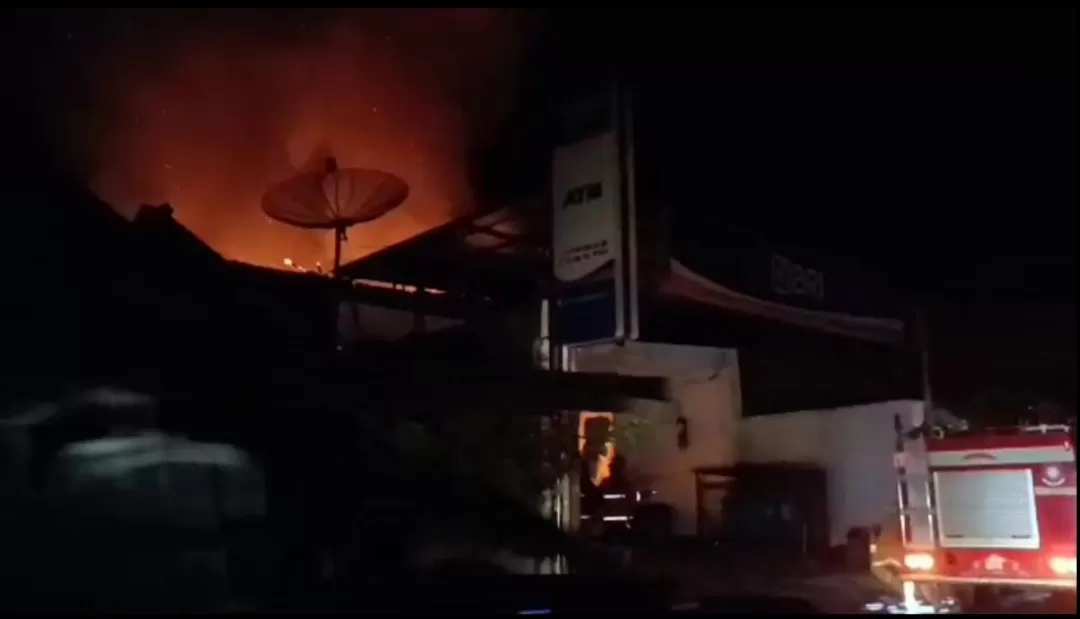 Gedung BRI Unit Simpenan Sukabumi Terbakar (Rudi Imelda )