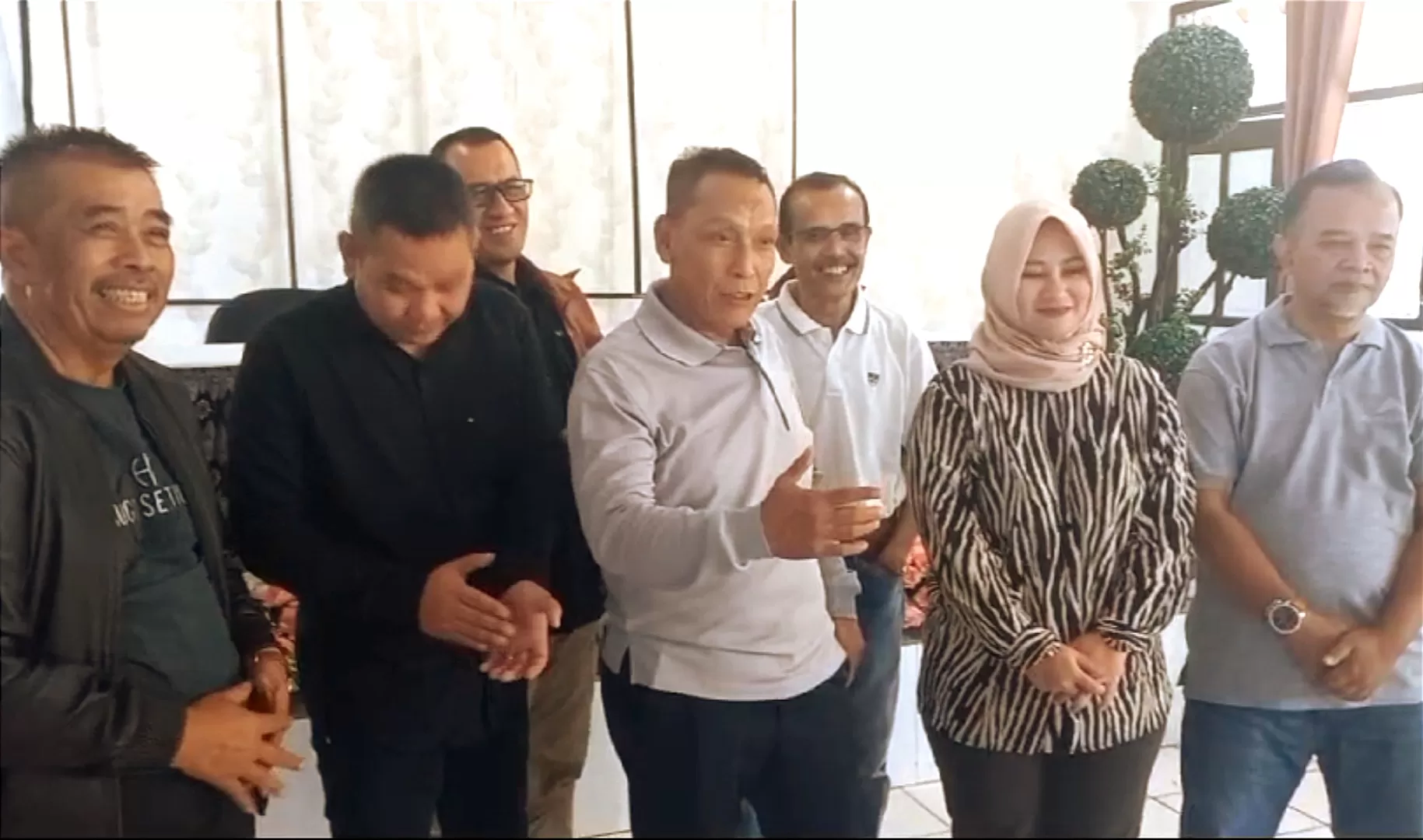 Tokoh tokoh besar Sukabumi deklarasikan Rastya Mutiarani Zahra sebagai bakal calon pasangan Iyos Somantri di Pilkada Kabupaten Sukabumi 2024 (Rapik Utama)