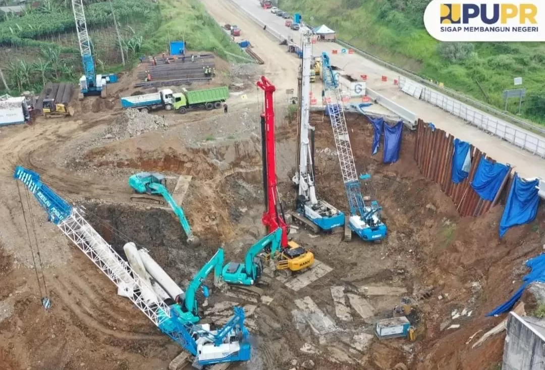 Progres pembangunan ruas jalan tol amblas di Tol Bocimi Seksi II Kilometer 64+600A (Dok : PUPR BPJT)