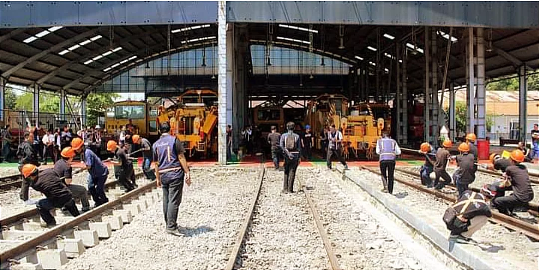 Agustusan Unik Lomba Tarik Sarana Kereta Api MPJR di Daop 3 Cirebon  (KAI)