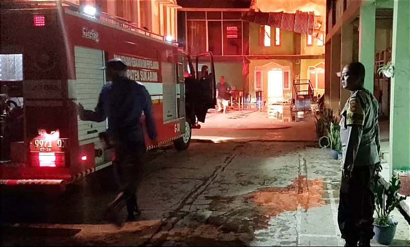 Bangunan Pondok Pesantren di Caringin Sukabumi Terbakar  (Isep Panji )