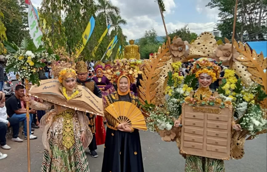 Sukabumi Suka Bunga And Fashion Carnival 2024 Diarpus Usung Tema Literasi Wisata Sejarah  (Rapik Utama)