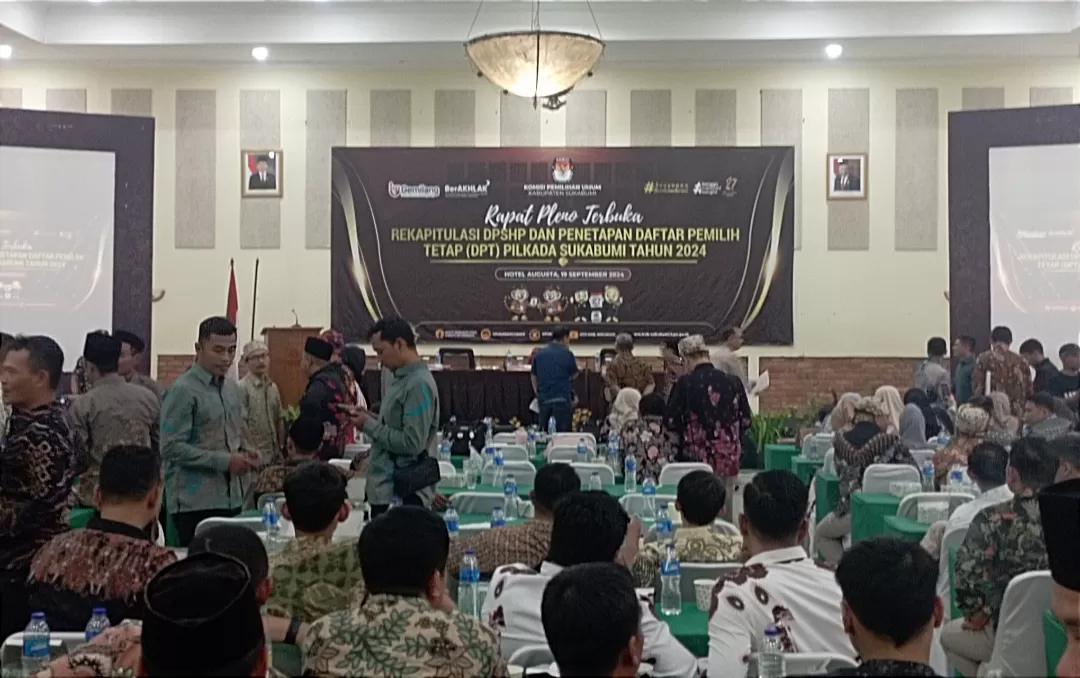 rapat pleno rekapitulasi DPSHP dan penetapan Daftar Pemilih Tetap (DPT) pada Pilkada Sukabumi 2024 (Rapik Utama)