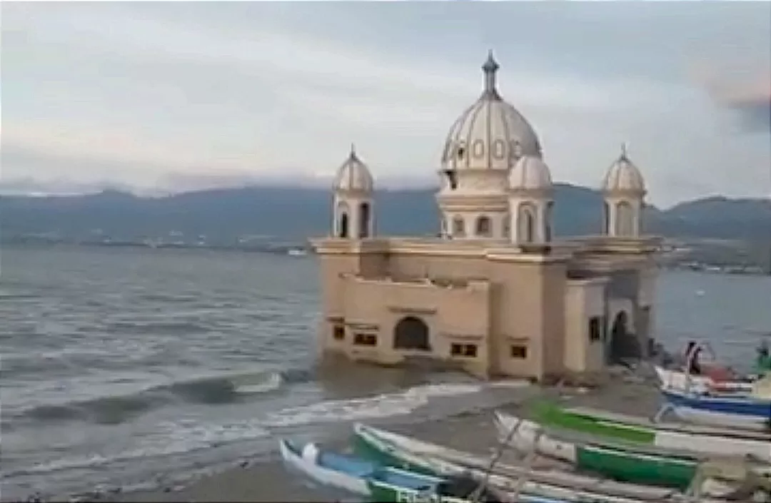 Masjid Arkam Babu Rahman yang berlokasi di kawasan bekas dilanda tsunami di Kampung Lere, Teluk Palu, Kota Palu, Sulawesi Tengah (Rudi Imelda)