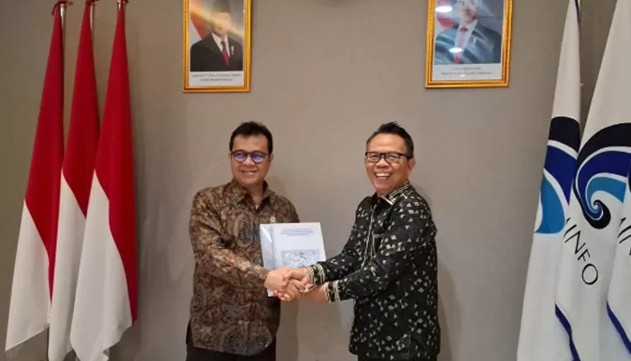 Wakil Menteri Komunikasi dan Digital Nezar Patria dan Ketua Komite Tanggung Jawab Perusahaan Platform Digital Suprapto Sastro Atmojo 