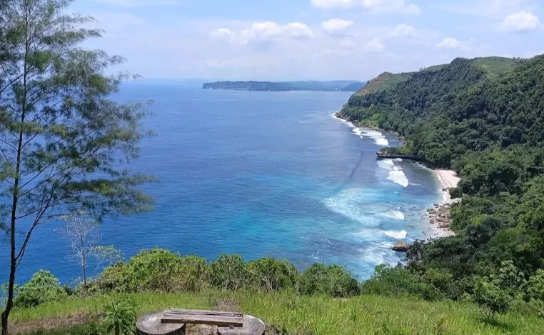 Pantai Kedung Tumpang 