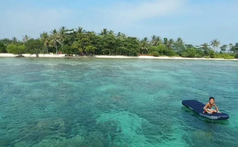 Pulau Tunda di Teluk Banten
