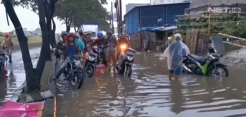 Motor Terabas Banjir foto NET