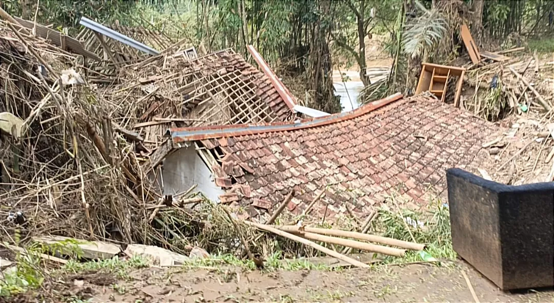 Kondisi bangunan rumah warga terdampak bencana di Sukabumi Jawa Barat (Foto : Rapik Utama)