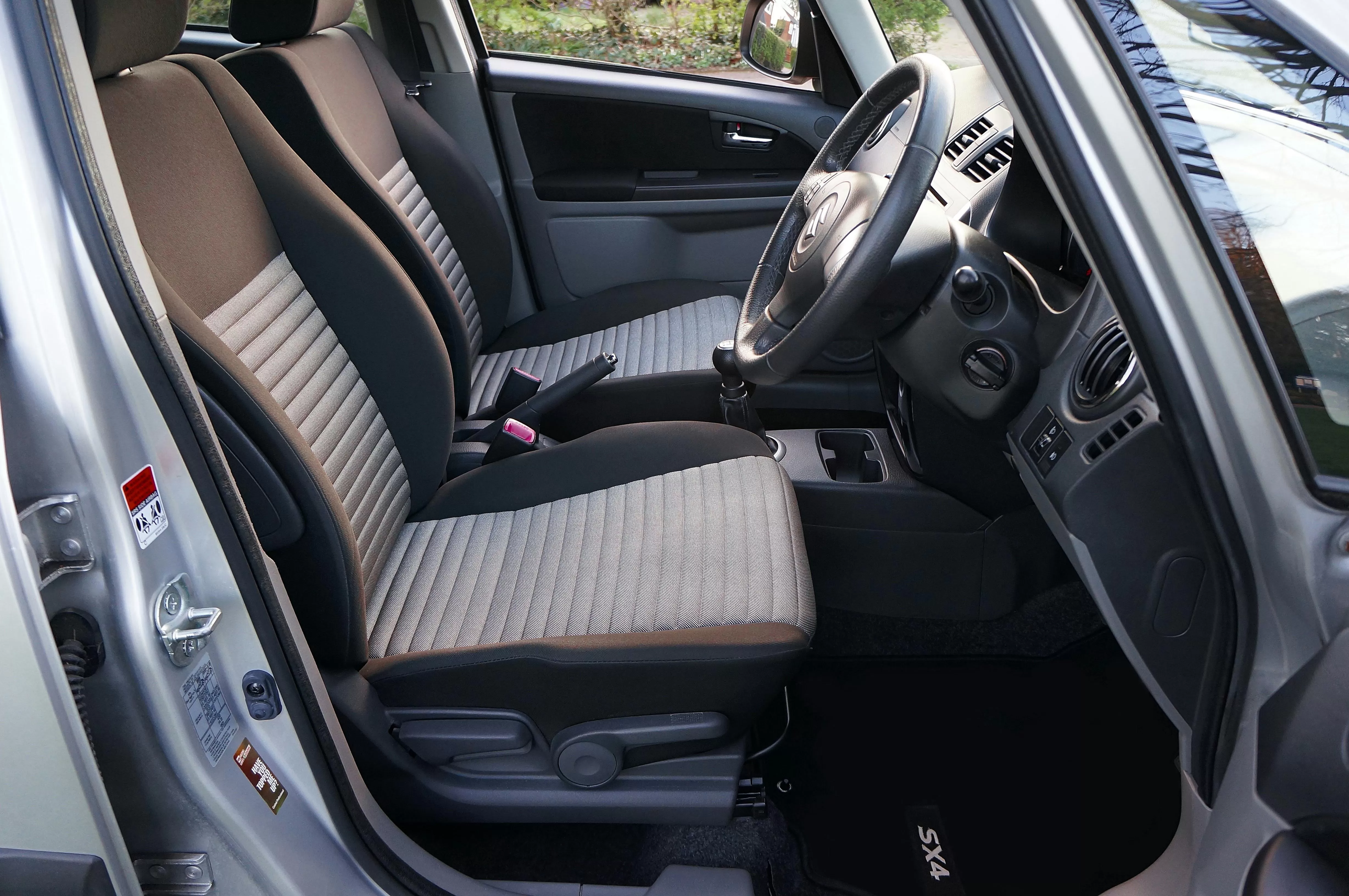 Simak 5 Tips ini sebelum membeli mobil bekas (Foto oleh Mike Bird: https://www.pexels.com)