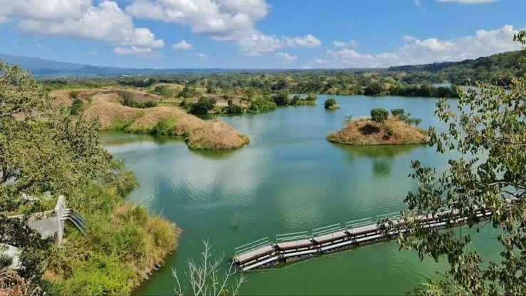 Bajulmati Reservoir adalah destinasi wisata yang wajib kamu kunjungi jika sedang berada di Jawa Timur. (Atourin) (Puspitawati )