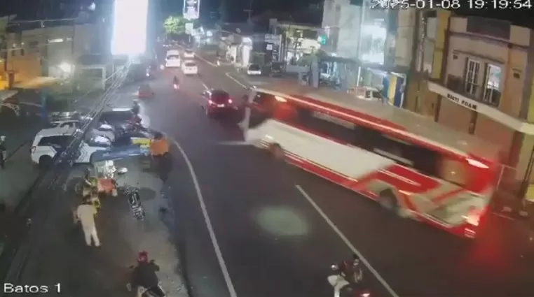 Bus Pariwisata di Batu