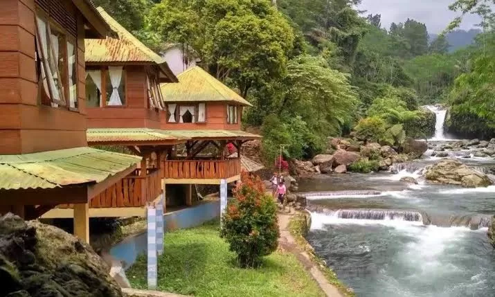 Cari Destinasi Nyegerin dengan Budget Terjangkau? Curug Bayan Jawabannya. (Yuk Dolan) (Puspitawati )