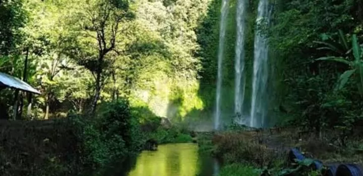 Curup Embun adalah tempat yang tepat, jika Anda ingin menjauh dari keramaian. (Avonturin) (Puspitawati )