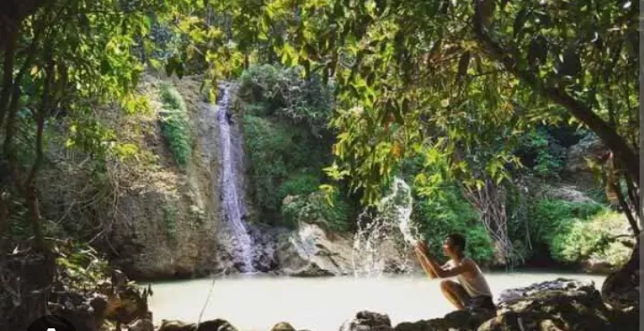 Dengan biaya masuk yang sangat murah yaitu Rp3.000 per orang, Anda dapat menikmati keindahan air terjun Gulingan. (Atourin) (Puspitawati )