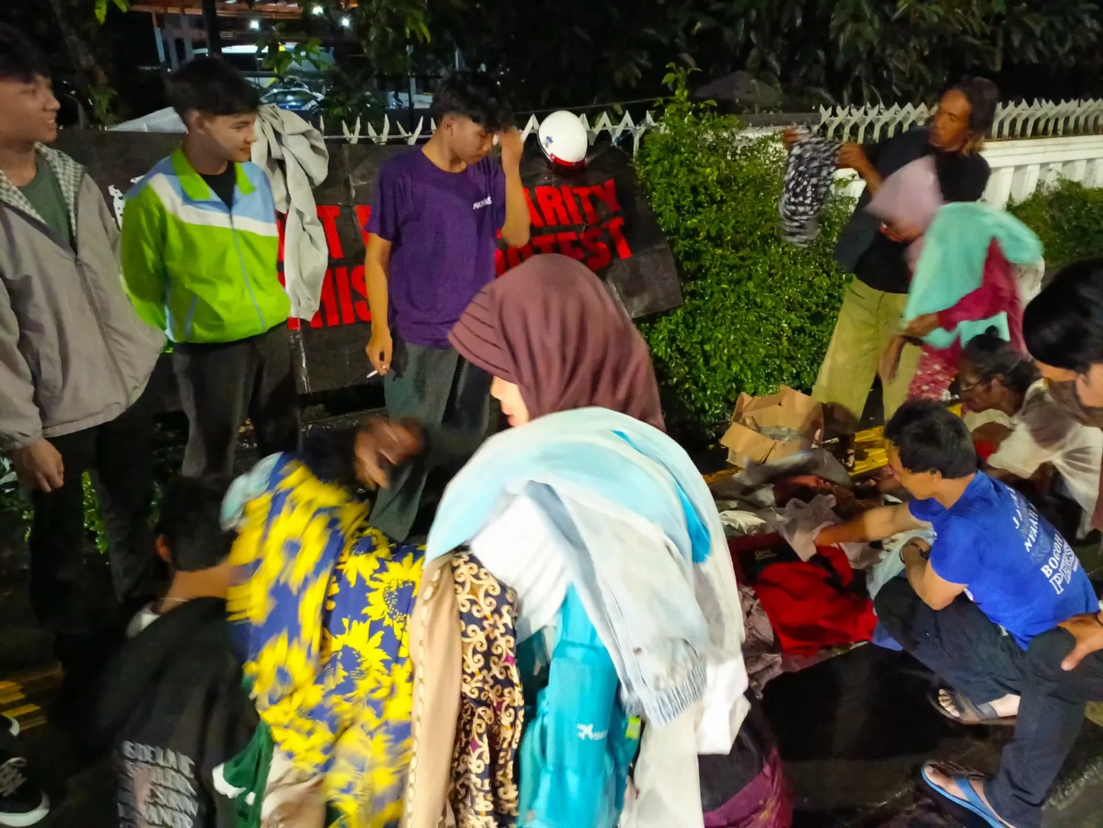 Inisiatif Pelajar dan Buruh: Pasar Rakyat Gelar Kegiatan Sosial di Sukabumi
