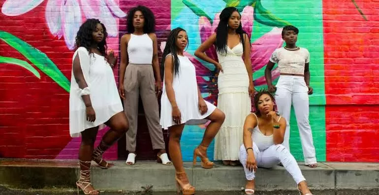 Miliki postur petite buat tidak percaya diri? Jangan khawatir, dengan trik fashion yang tepat seperti ini kamu dapat tampil cantik setiap hari. (Zalora) (Puspitawati )