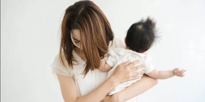 Tak jarang para bunda mengalami baby blues. Apakah kondisi ini berbahaya? Simak ulasannya di sini. (Siloam hospital) (Puspitawati )