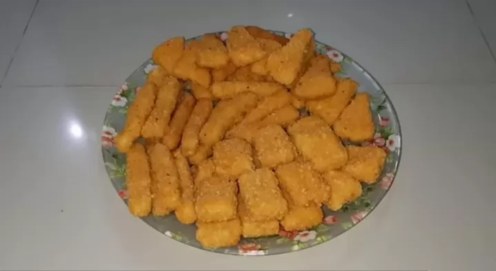 Bingung pilih cemilan yang gampang untuk dibuat di rumah? Nuget ayam pilihan tepatnya. ( Ytb Ceceromed Kitchen) (Puspitawati )