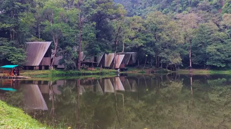 Keasrian Telaga Warna Puncak Bogor (travelspromo) (Puspitawati )