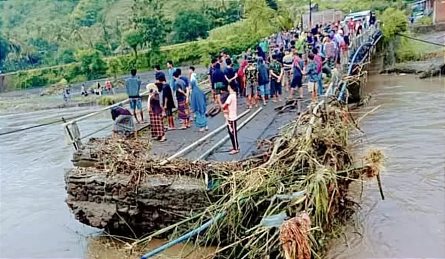 Banjir Bandang Terjang Kabupaten Bima, 2 Warga Meninggal Dunia 6 Korban Hanyut Dalam Pencarian (Rudi Imelda)