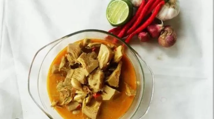 Berikut ini resep mudah membuat sayur nangka muda (finna food) (Puspitawati )