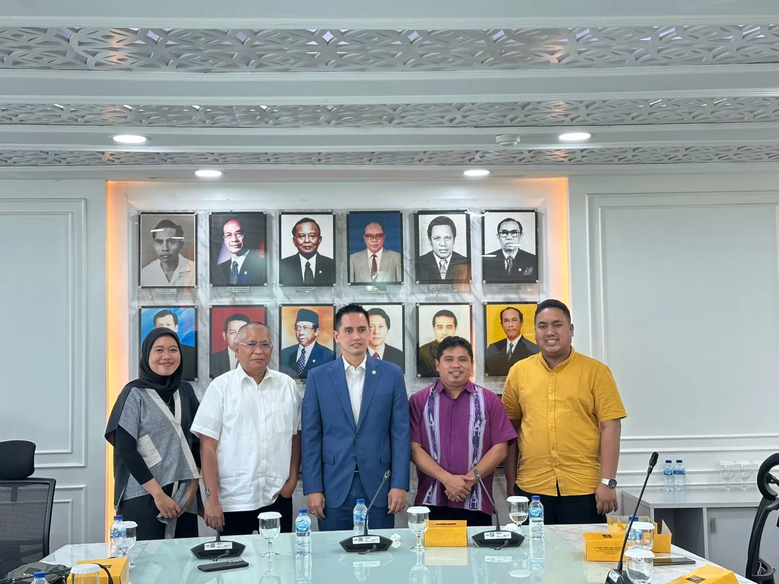 Anggota Komisi VI DPR RI Fraksi Partai Golkar, Firnando Ganinduto, saat menerima audiensi Jaringan Pemred Promedia (JPP) pada Rabu, 12 Februari 2025. Ketua Umum JPP Sunardi Panjaitan (kedua dari kanan