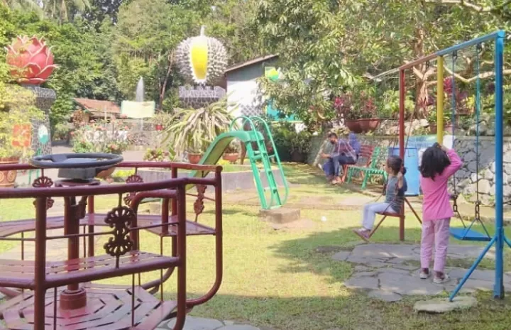 Keseruan Kebun Durian Warso Farm Bogor (Instagram) (Puspitawati )