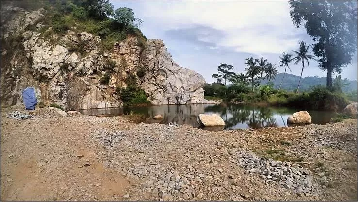 Pesona cadas gantung mandalare Banjar Jawa Barat (Facebook) (Puspitawati)