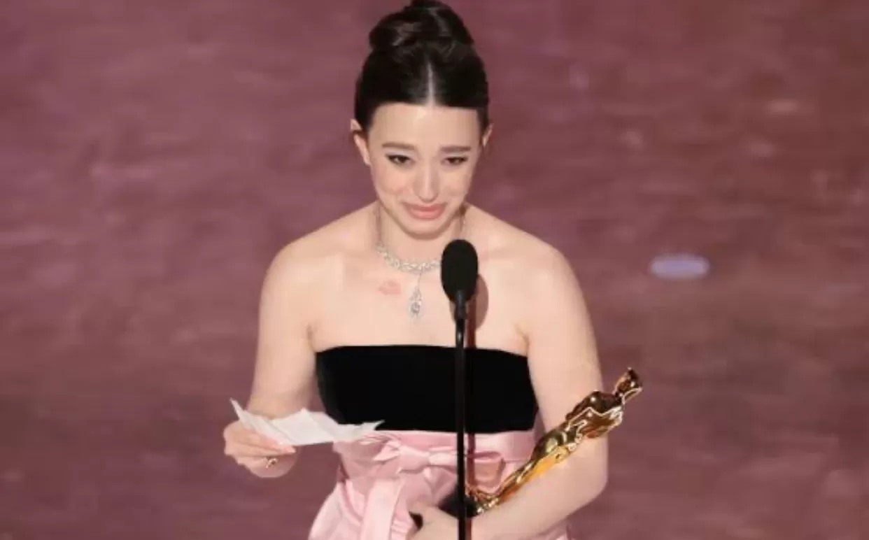 Mengenal Mikey Madison Peraih Piala Oscar 2025  (Puspitawati )