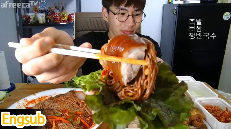 Hukum nonton mukbang saat puasa (Puspitawati )