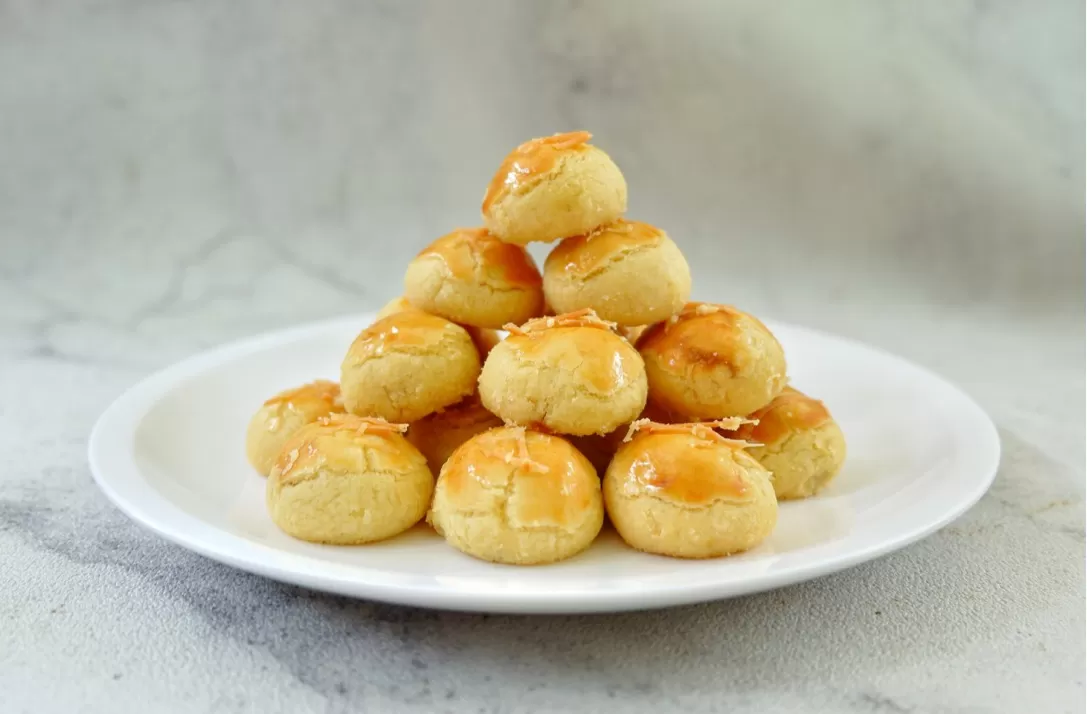 deretan kue kering lebaran yang harus ada di meja tamu  (puspita )