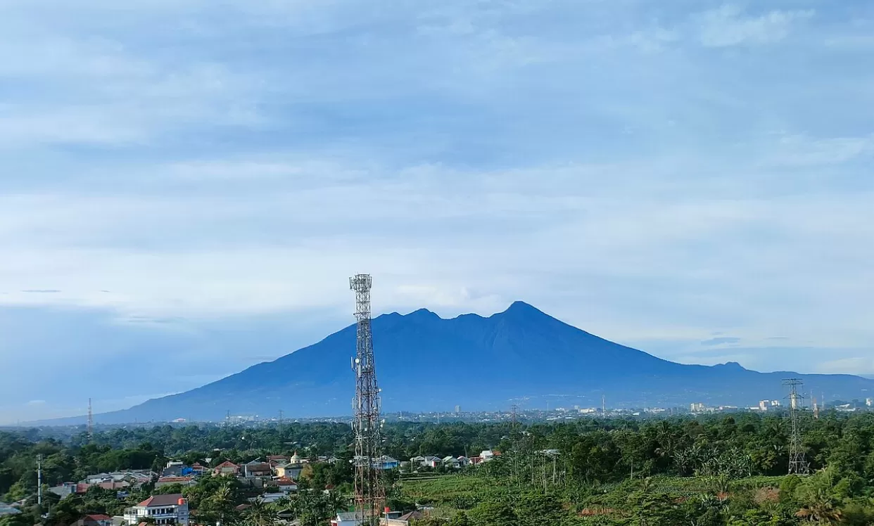 waspada gunung salak, ada apa? (wikipedia) (puspita )