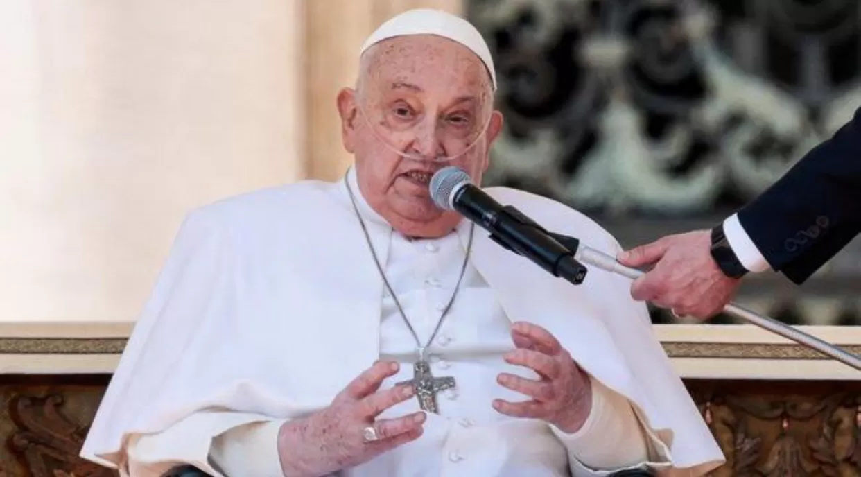 Mengenali Pneumonia Ganda yang Merenggut Nyawa Paus Fransiskus  (puspita )