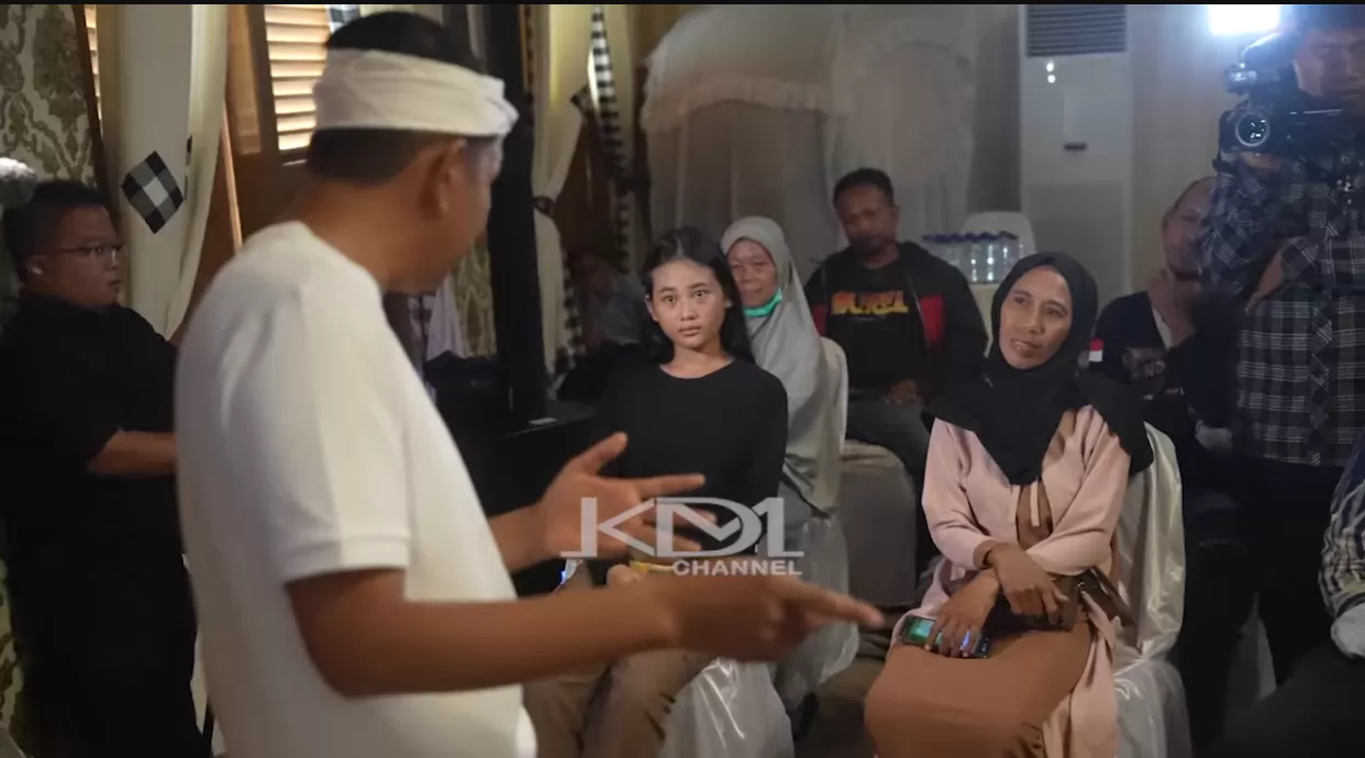 Saking viralnya, vidio debat dedi mulyadi dan aura cinta raih 3,3 juta penonton!  (puspita )