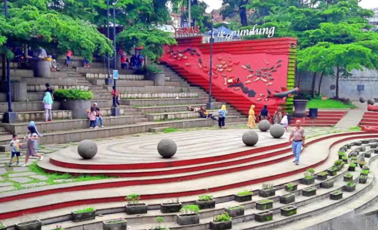 Keseruan bermain di Teras Cikapundung BBWS (travelspromo) (puspita)