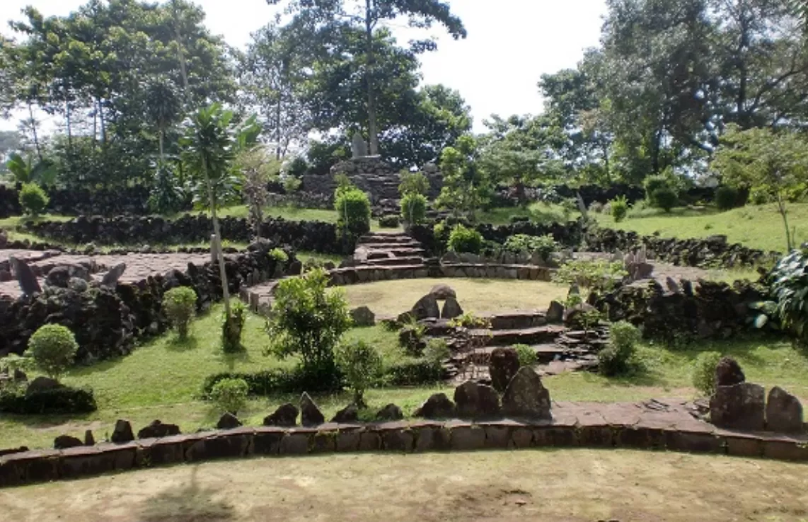 Wisata Sejarah Taman Purbakala Cipari (puspita)